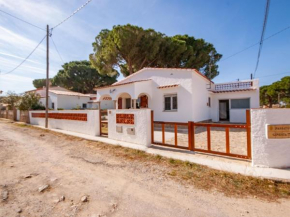 Lovely Holiday Home in l Escala with Fenced Garden